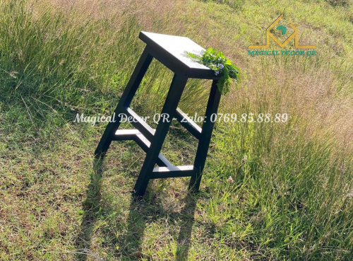 70cm high chair with black legs