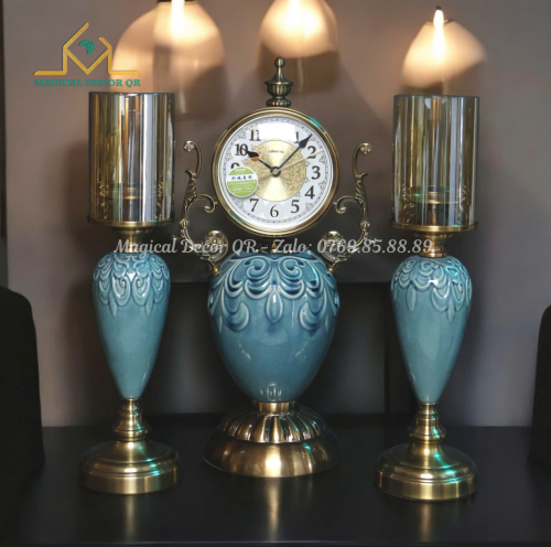Blue patterned candlestick clock set