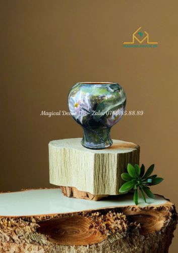 Stroking the green moss lotus