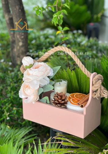 Wooden basket with rope handle - pink